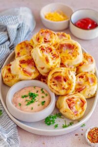 Gefüllte Pizzabrötchen mit Putenschinken & Käse